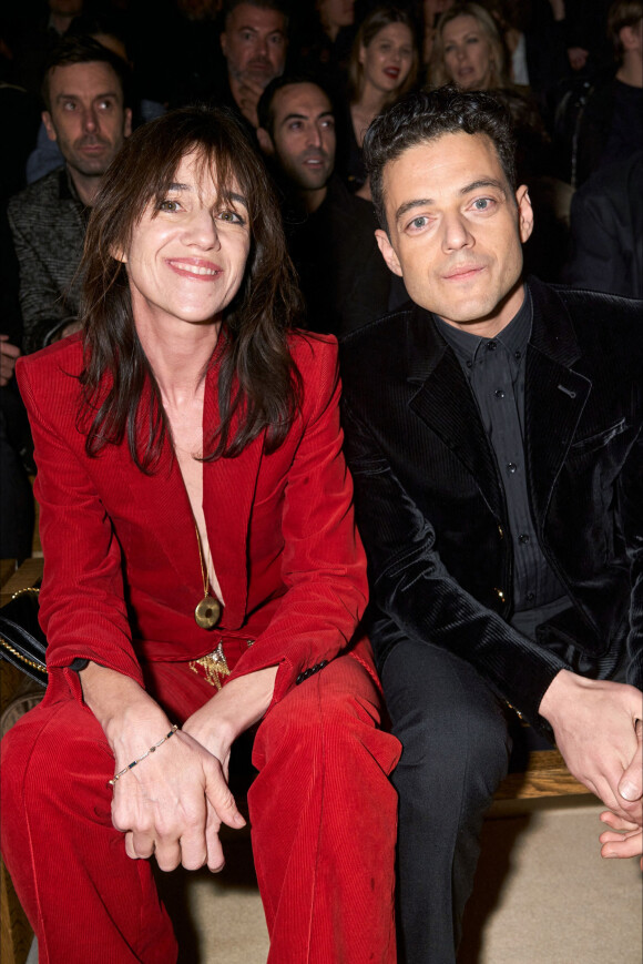 Charlotte Gainsbourg et Rami Malek assistent au défilé de mode Saint Laurent, collection prêt-à-porter automne-hiver 2020/2021, à la Tour Eiffel. Paris, le 25 février 2020.