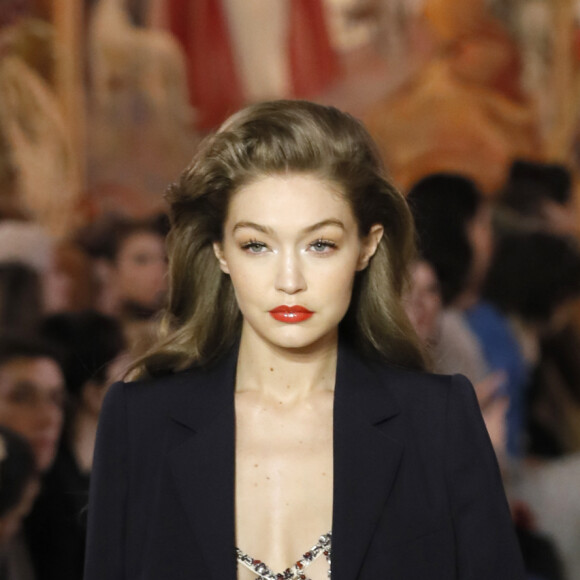 Gigi Hadid défile pour LANVIN, collection prêt-à-porter automne-hiver 2020/2021 à Paris. Le 26 février 2020 © Veeren Ramsamy-Christophe Clovis / Bestimage