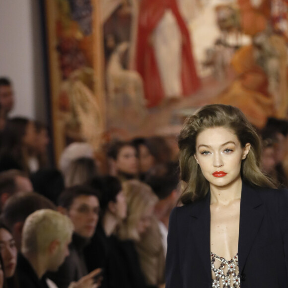 Gigi Hadid défile pour LANVIN, collection prêt-à-porter automne-hiver 2020/2021 à Paris. Le 26 février 2020 © Veeren Ramsamy-Christophe Clovis / Bestimage