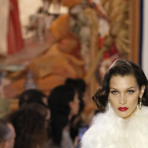 Bella Hadid défile pour LANVIN, collection prêt-à-porter automne-hiver 2020/2021 à Paris. Le 26 février 2020 © Veeren Ramsamy-Christophe Clovis / Bestimage