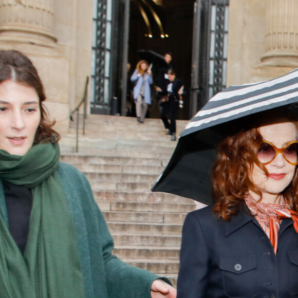 Isabelle Huppert a assisté au défilé de mode Chloé, collection prêt-à-porter automne-hiver 2020/2021 lors de la semaine de la mode. Paris, le 27 février 2020. © Veeren-Clovix/Bestimage