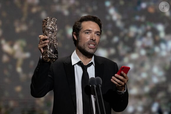 Nicolas Bedos (César du meilleur scénario original pour " La Belle Époque ") lors de la 45ème cérémonie des César à la salle Pleyel à Paris le 28 février 2020 © Dominique Jacovides / Olivier Borde / Bestimage