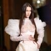 Bella Hadid défile pour Vivienne Westwood, collection prêt-à-porter automne-hiver 2020-2021, à l'Hôtel de ville de Paris. Paris, le 29 février 2020.