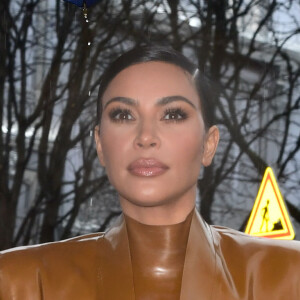 Kim Kardashian - K.Kardashian, sa soeur et son mari se rendent à L'Avenue pour déjeuner à Paris, le 1er mars 2020.