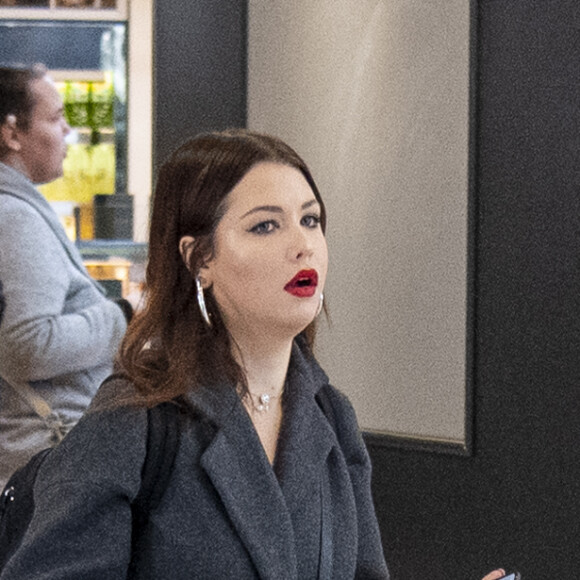 Exclusif - Marie Lopez, dite EnjoyPhoenix arrive à la gare du Nord à Paris, le 18 février 2020.