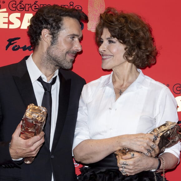 Nicolas Nicolas Bedos (César du meilleur scénario original pour " La Belle Époque "), Fanny Ardant (César de la meilleure actrice dans un second rôle pour le rôle de Marianne dans " La Belle Époque ") - Photocall du dîner de la 45ème cérémonie des César au Fouquet's à Paris. Le 28 février 2020 © Pierre Perusseau / Bestimage