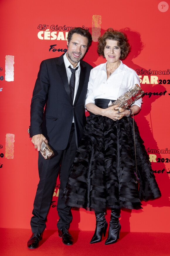 Nicolas Nicolas Bedos (César du meilleur scénario original pour " La Belle Époque "), Fanny Ardant (César de la meilleure actrice dans un second rôle pour le rôle de Marianne dans " La Belle Époque ") - Photocall du dîner de la 45ème cérémonie des César au Fouquet's à Paris. Le 28 février 2020 © Pierre Perusseau / Bestimage