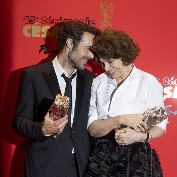 Nicolas Nicolas Bedos (César du meilleur scénario original pour " La Belle Époque "), Fanny Ardant (César de la meilleure actrice dans un second rôle pour le rôle de Marianne dans " La Belle Époque ") - Photocall du dîner de la 45ème cérémonie des César au Fouquet's à Paris. Le 28 février 2020 © Pierre Perusseau / Bestimage