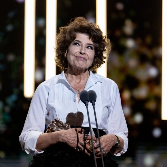 Fanny Ardant César de la meilleur actrice dans un second rôle pour le rôle de Marianne dans La Belle Époque lors de la 45ème cérémonie des César à la salle Pleyel à Paris le 28 février 2020 © Olivier Borde / Dominique Jacovides / Bestimage