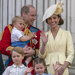 Le prince William, duc de Cambridge, et Catherine (Kate) Middleton, duchesse de Cambridge, le prince George de Cambridge la princesse Charlotte de Cambridge, le prince Louis de Cambridge - La famille royale au balcon du palais de Buckingham lors de la parade Trooping the Colour 2019, célébrant le 93ème anniversaire de la reine Elisabeth II, Londres, le 8 juin 2019.