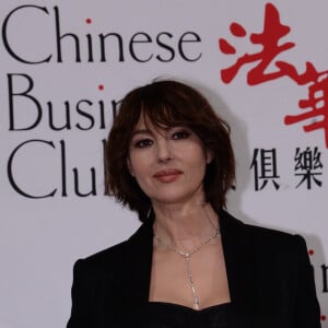 Monica Bellucci reçoit le Prix Femme de l'Année 2020 Chinese Business Club lors du déjeuner d'affaires "Edition Spéciale Femmes" de la 5ème édition du Chinese Business Club, à l'occasion de la journée internationale des droits des femmes au Pavillon Cambon Potel et Chabot. Paris, le 9 mars 2020. © Rachid Bellak/Bestimage