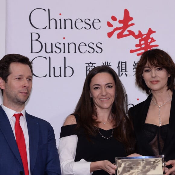 Monica Bellucci reçoit le Prix Femme de l'Année 2020 Chinese Business Club lors du déjeuner d'affaires "Edition Spéciale Femmes" de la 5ème édition du Chinese Business Club, à l'occasion de la journée internationale des droits des femmes au Pavillon Cambon Potel et Chabot. Paris, le 9 mars 2020. © Rachid Bellak/Bestimage