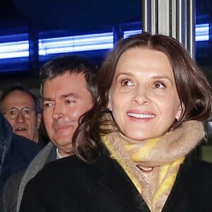 Juliette Binoche - Sortie de la première du film "La vérité" au cinéma UGC Les Halles. Paris. Le 17 décembre 2019. @Spread Pictures/ABACAPRESS.COM