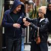 Nicolas Cage et sa compagne Riko Shibata se baladent main dans la main dans le quartier de Manhattan à New York après un diner en amoureux. Le couple s'arrête un moment pour se laver les mains avec un produit hydro-alcooliques. Le 3 mars 2020.