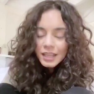 Vanessa Hudgens lors d'un live Instagram. Le 16 mars 2020.