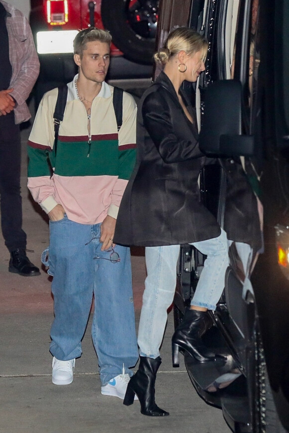 Justin Bieber et sa femme Hailey Baldwin-Bieber arrivent à la messe à Los Angeles le 11 mars 2020.