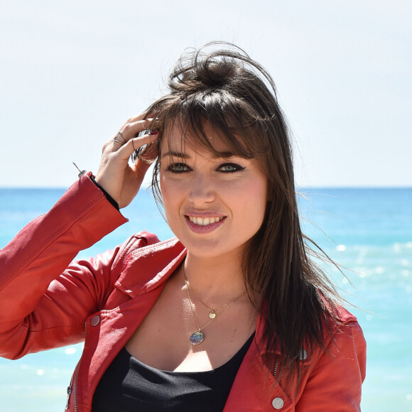 Elsa Esnoult - Rendez-vous avec les acteurs de la série "Les Mystères de l'Amour" sur la croisette dans le cadre du 2ème festival Canneseries à Cannes, le 7 avril 2019. © Bruno Bebert/Bestimage