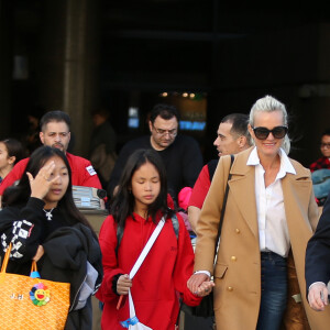 Exclusif  - Laeticia Hallyday et ses filles Jade et Joy arrivent à l'aéroport LAX de Los Angeles en provenance de Paris, le samedi 11 janvier 2020 dans l'après-midi.
