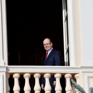 Le prince Albert II de Monaco, sa femme la princesse Charlène et leurs enfants le prince héréditaire Jacques et la princesse Gabriella ont assité depuis un balcon du Palais à la traditionnelle procession durant la célébration de la Sainte Dévote, Sainte patronne de Monaco, à Monaco le 27 janvier 2020. © Bruno Bebert / Bestimage