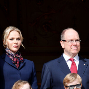 Le prince Albert II de Monaco, sa femme la princesse Charlene et leurs enfants le prince héréditaire Jacques et la princesse Gabriella ont assité depuis un balcon du Palais à la traditionnelle procession durant la célébration de la Sainte Dévote, Sainte patronne de Monaco, à Monaco le 27 janvier 2020. © Bruno Bebert / Bestimage