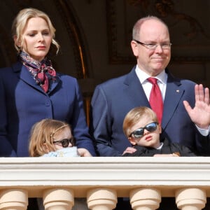 Le prince Albert II de Monaco, sa femme la princesse Charlene et leurs enfants le prince héréditaire Jacques et la princesse Gabriella ont assité depuis un balcon du Palais à la traditionnelle procession durant la célébration de la Sainte Dévote, Sainte patronne de Monaco, à Monaco le 27 janvier 2020. © Bruno Bebert / Bestimage