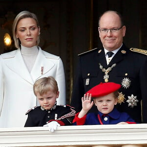 La princesse Charlene, le prince Albert II de Monaco, leurs enfants le prince Jacques et la princesse Gabriella - La famille princière de Monaco au balcon du palais lors de la Fête nationale monégasque à Monaco. Le 19 novembre 2019 © Jean-François Ottonello / Nice Matin / Bestimage