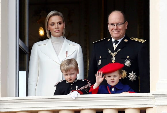 La princesse Charlene, le prince Albert II de Monaco, leurs enfants le prince Jacques et la princesse Gabriella - La famille princière de Monaco au balcon du palais lors de la Fête nationale monégasque à Monaco. Le 19 novembre 2019 © Jean-François Ottonello / Nice Matin / Bestimage