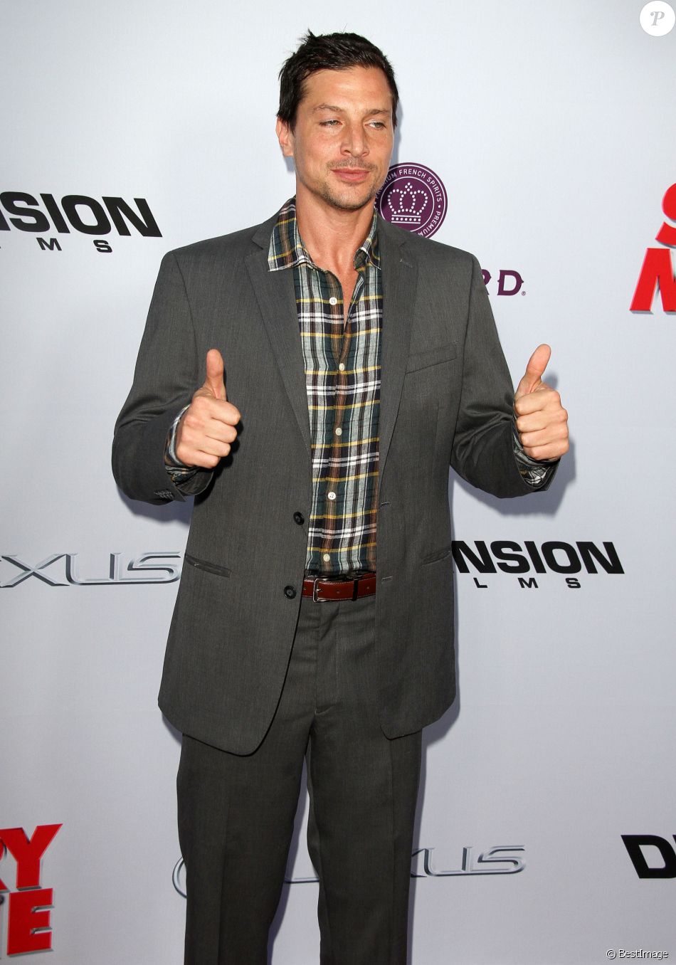 Simon Rex Acteur Simon Rex - Première de 'Scary Movie 5' à Hollywood le 11 avril 2013