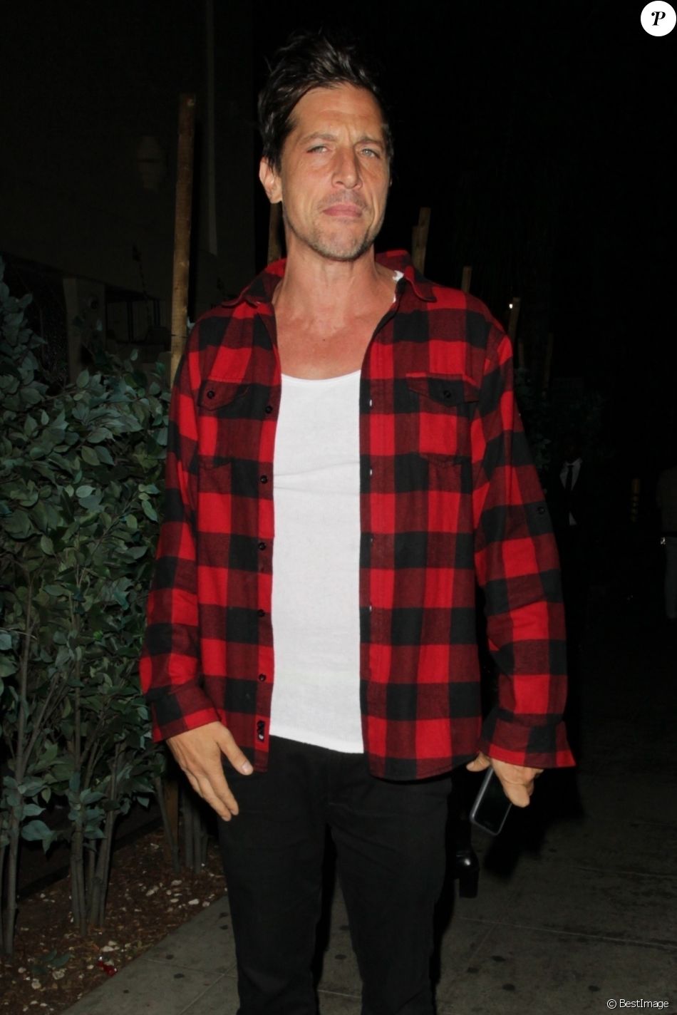 Simon Rex Acteur Exclusif - Simon Rex à la sortie du restaurant Delilah à Los Angeles