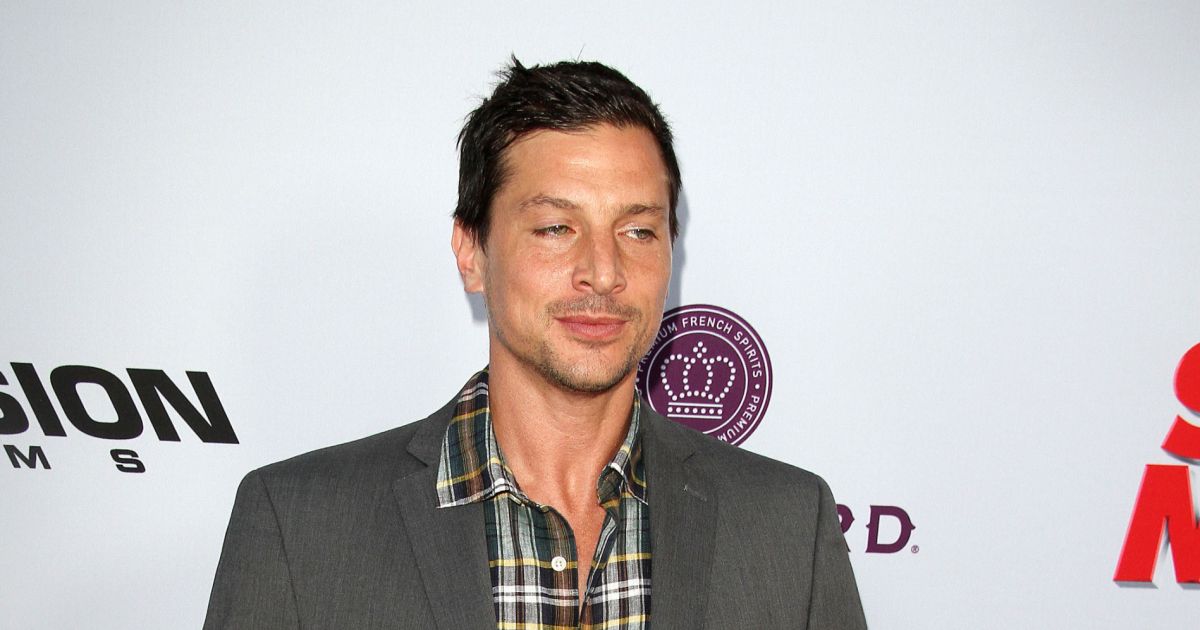 Simon Rex Acteur Simon Rex - Première de 'Scary Movie 5' à Hollywood le 11 avril 2013