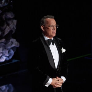 Tom Hanks sur la scène des Oscars à Hollywood, le 9 février 2020.