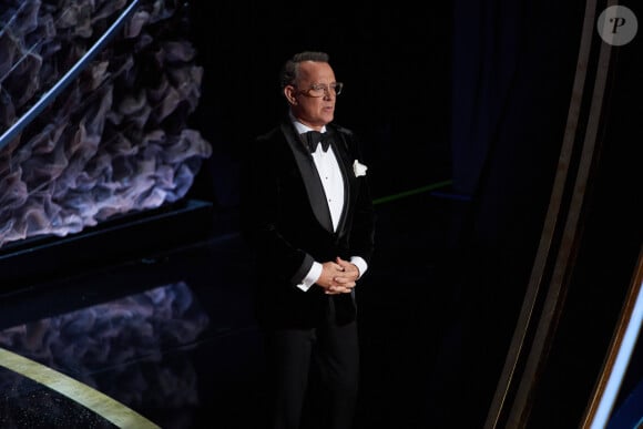 Tom Hanks sur la scène des Oscars à Hollywood, le 9 février 2020.