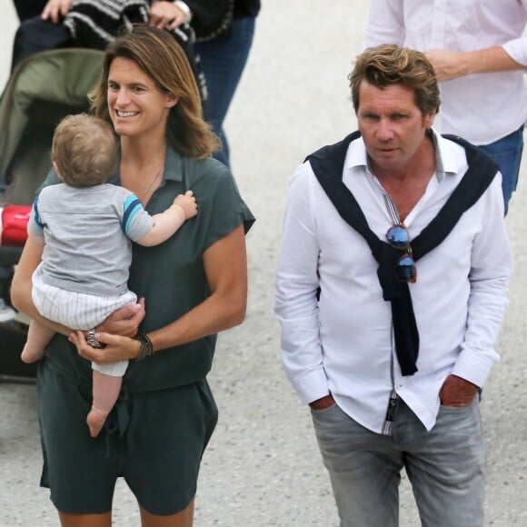 Amélie Mauresmo et son fils Aaron lors de l'inauguration du nouveau chai du Château Les Carmes Haut-Brion dessiné par Philippe Starck et Luc-Arsène Henry à Bordeaux le 24 juin 2016. © Patrick Bernard / Quentin Salinier / Bestimage