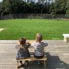 Amélie Mauresmo est confinée dans sa maison d'Anglet avec ses deux enfants Aaron et Ayla. Le 23 mars 2020, elle a publié une photo d'eux en train de déjeuner au soleil dans leur jardin.