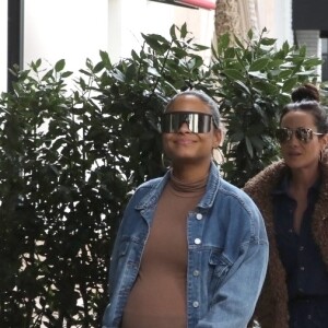 Exclusif - Christina Milian, enceinte, avec son compagnon Matt Pokora et une amie, vont déjeuner à Los Angeles, le 16 janvier 2020.