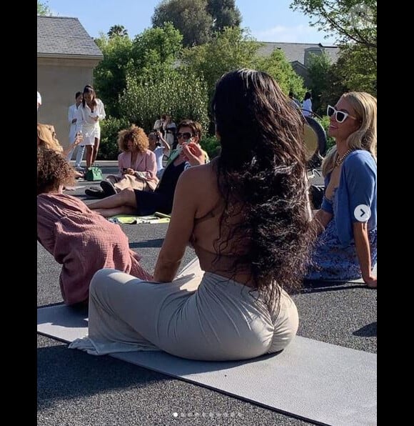 Kim Kardashian et Paris Hilton à la baby-shower de Kim Kardashian, sur les thèmes des produits au cannabidiol et de la méditation. Los Angeles, le 27 avril 2019.
