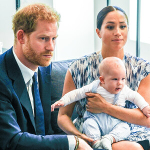 Le prince Harry et Meghan Markle présentent leur fils Archie à Desmond Tutu à Cape Town, Afrique du Sud le 25 septembre 2019.