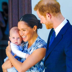 Le prince Harry et Meghan Markle présentent leur fils Archie à Desmond Tutu à Cape Town, Afrique du Sud le 25 septembre 2019.