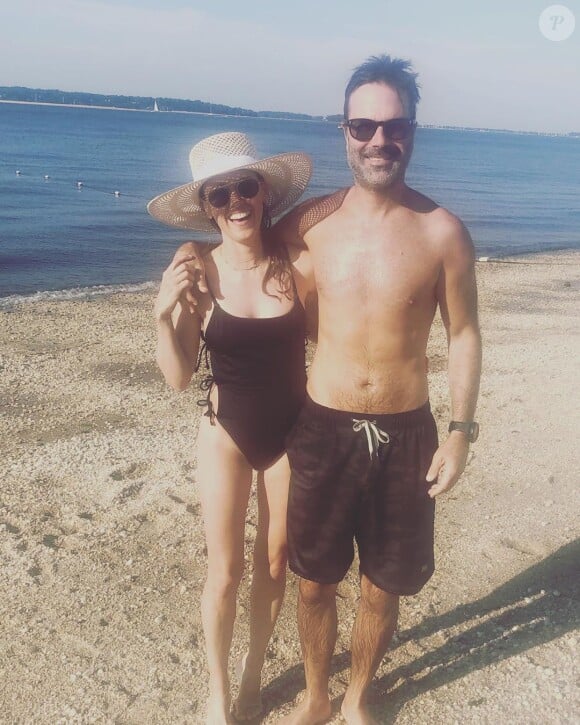 Elizabeth Hendrickson, célèbre Chloe Mitchell dans "Les Feux de l'amour", pose avec son mari sur Instagram.
