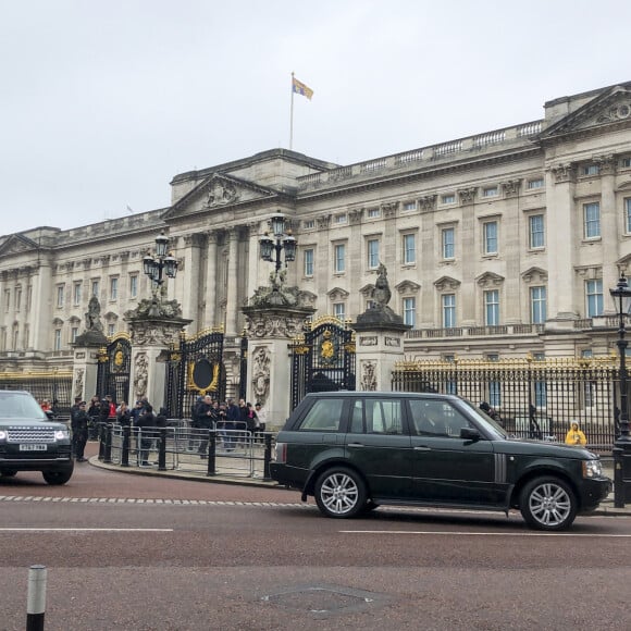 La reine Elisabeth II d'Angleterre quitte le palais de Buckingham pour se rendre au château de Windsor pendant la crise du Coronavirus (COVID-19) le 19 mars 2020.