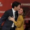 Info - Coronavirus : La femme de Justin Trudeau contrôlée positive au Covid-19 - Le parti de Justin Trudeau, ici avec sa femme Sophie Gregoire Trudeau, remporte les élections législatives au Canada le 21 octobre 2019. © Imago / Panoramic / Bestimage
