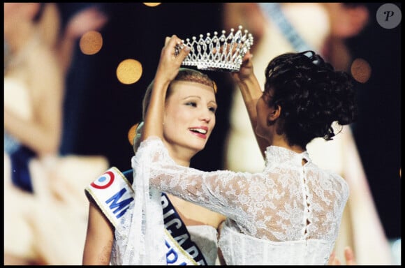 Elodie Gossuin, Miss Picardie, lors de l'élection Miss France 2001 au Grimaldi Forum à Monaco, le 10 décembre 2000