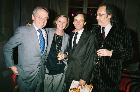 Pierre Bouteiller, Eliane de la Beraudière, Olivier Barrot et Thierry Taittinger - Soirée au Crillon à l'occasion de la sortie du numéro "Paris" du magazine "Senso". Le 18 mars 2004.