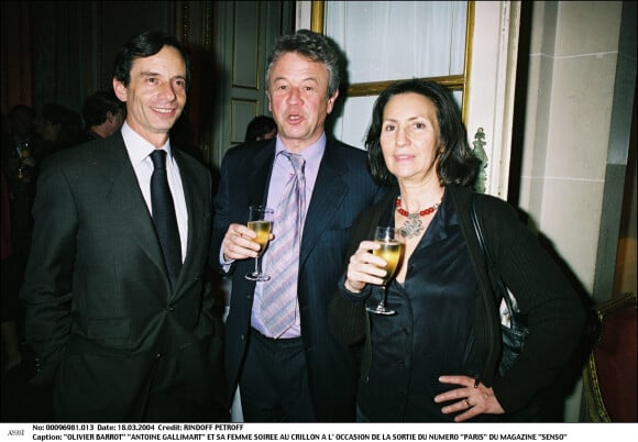 Olivier Barrot, Antoine Gallimard et sa femme - Soirée au Crillon à l'occasion de la sortie du numéro "Paris" du magazine "Senso". Le 18 mars 2004.