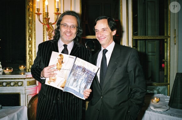 Thierry Taittinger et Olivier Barrot - Soirée au Crillon à l'occasion de la sortie du numéro "Paris" du magazine "Senso". Le 18 mars 2004.