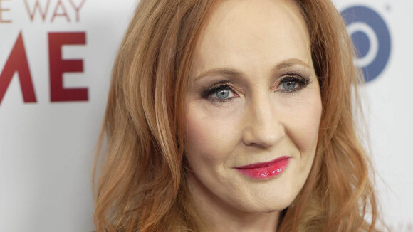 Confinement : J.K. Rowling, l'auteure d'Harry Potter, vient en aide aux parents
