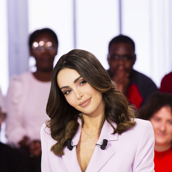 Exclusif - Nabilla Benattia-Vergara - Enregistrement de l'émission "Clique" présentée par M. Achour sur Canal Plus à Issy-les-Moulineaux le 31 janvier 2020. © Jack Tribeca/Bestimage