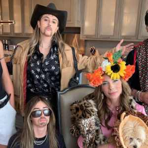 Sylvester Stallone, son épouse Jennifer Flavin Stallone et leurs filles Sistine, Sophia et Scarlet se déguisent en personnages de la série documentaire événement "Tiger King" disponible sur Netflix. Avril 2020.