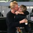 Exclusif - Miley Cyrus et son compagnon Cody Simpson s'embrassent fougueusement dans le parking de l'hôpital Cedars-Sinai. Los Angeles, le 16 janvier 2020.