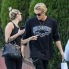 Exclusif - Cody Simpson porte sa compagne Miley Cyrus à la sortie d'un déjeuner au restaurant indien Electric Karma dans le quartier de West Hollywood à Los Angeles, le 2 mars 2020.